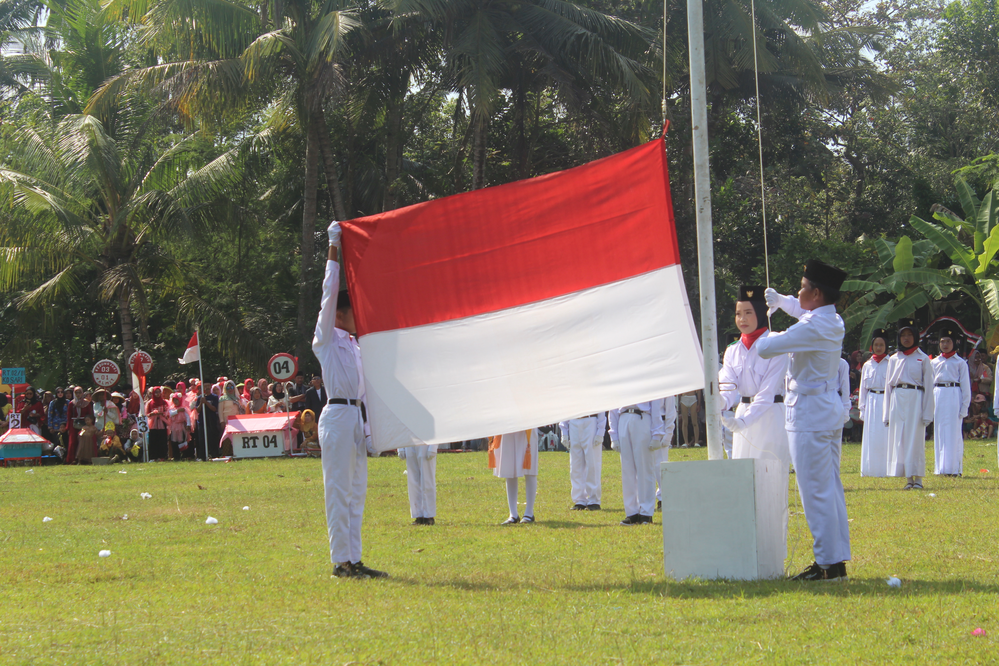 KARNAVAL MERIAHKAN SUASANA PER...