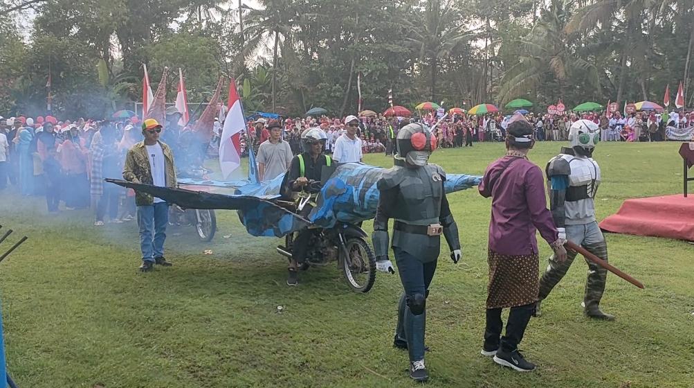 KARNAVAL MERIAHKAN SUASANA PER...
