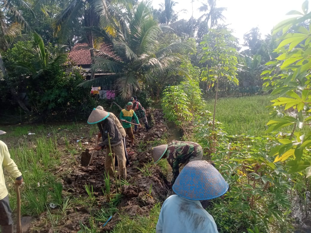 *Gotong Royong Dusun Kedungsari: Mewujudkan Kebersamaan dan Kesejahteraan Bersama*